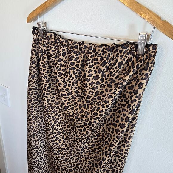 Size M – Leopard Satin Midi Skirt by Isabel by Ingrid + Isabel - Picture 2 of 4